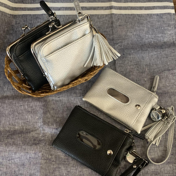 タッセル付きのカードケースとお財布が入荷しました(*^-^*)