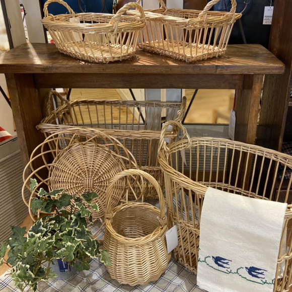 Incorporate baskets into the interior storage♪