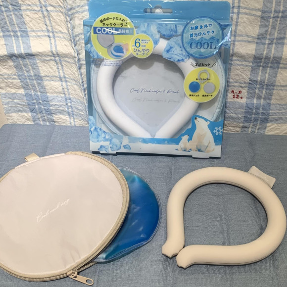 A neck cooler with a pouch, a must for hot summer, is now in stock.