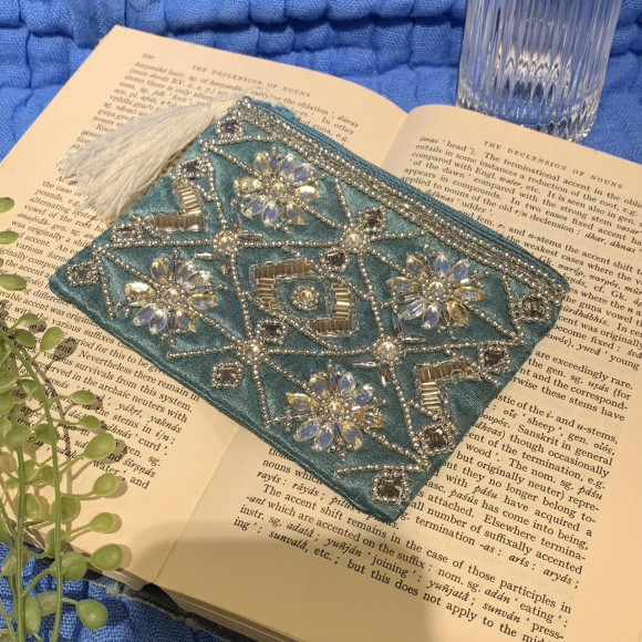 華やかビーズ刺繍ポーチ♫