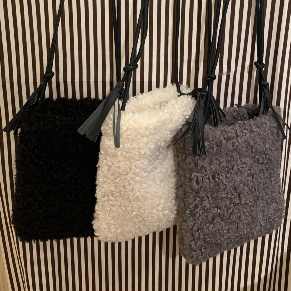 もこもこが可愛いファーポシェットが入荷しました♫