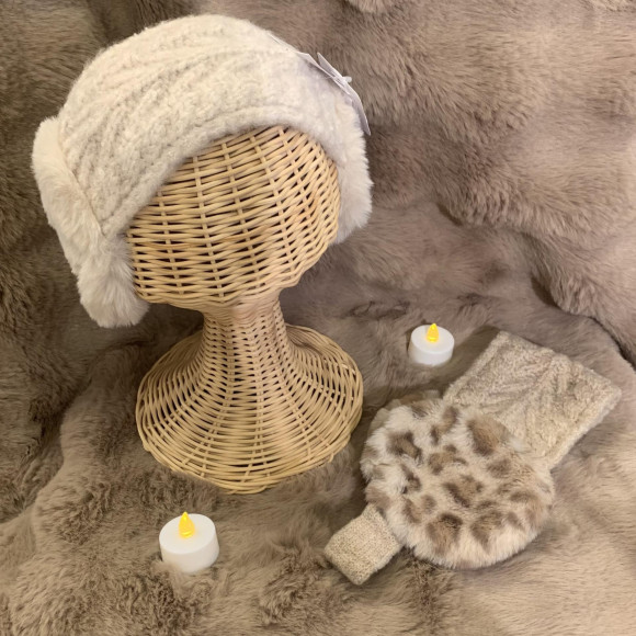 寒い日のお出かけに大活躍のヘアバンド