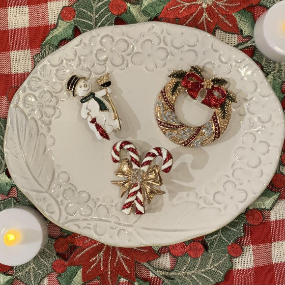 クリスマスモチーフのブローチが届きました♫