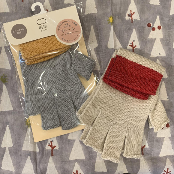 Warm silk and wool hand warmer