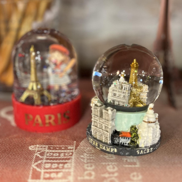 フランスからスノードームが届きました♫