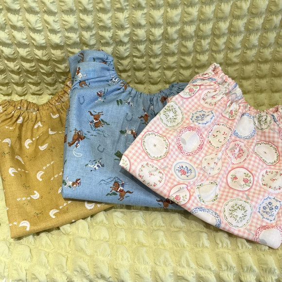 お子様用の可愛いスモックが入荷しました！