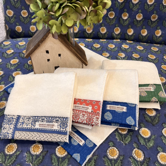 夏に大活躍のタオルハンカチが入荷しました♪