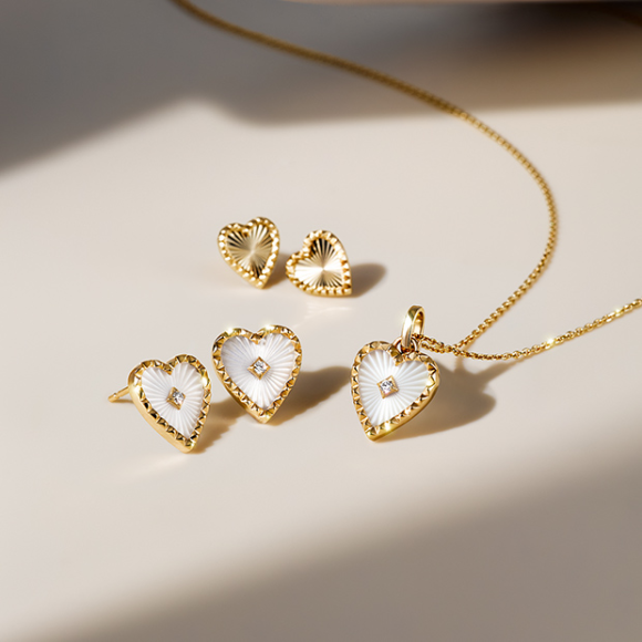 スタージュエリー＜母の日ギフトにおすすめ　ETCHED HEART＞