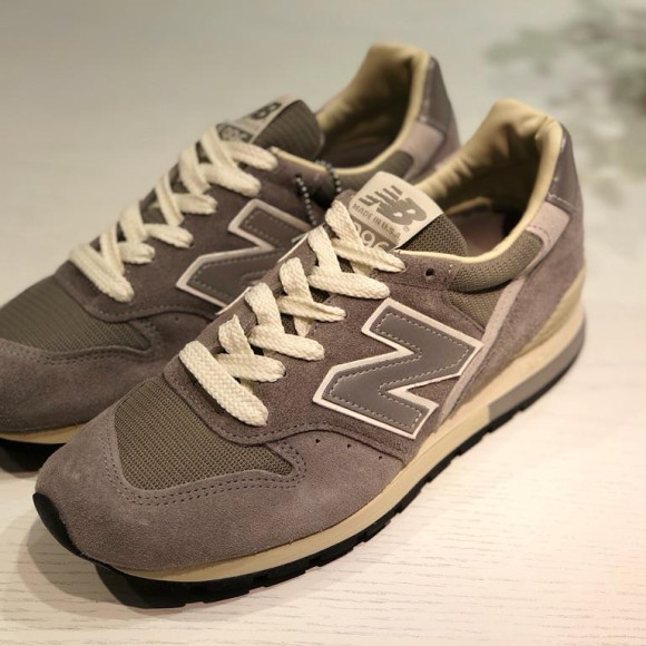 NEW BALANCE 996 30th Anniversary model ML996