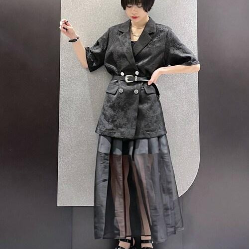 ジャガード生地を贅沢に使用した...