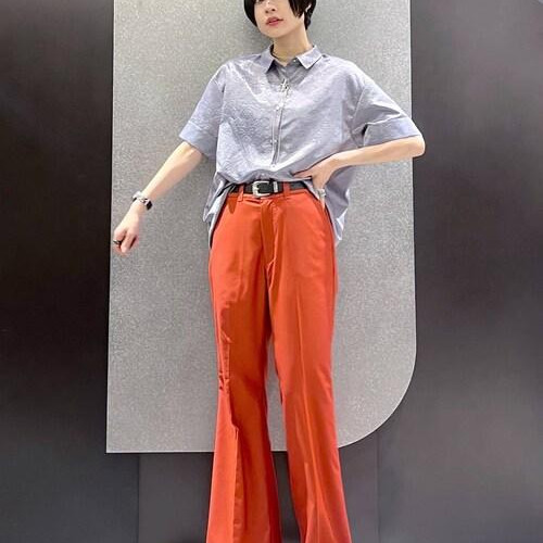 カラーコーデシャツはエンボス加...