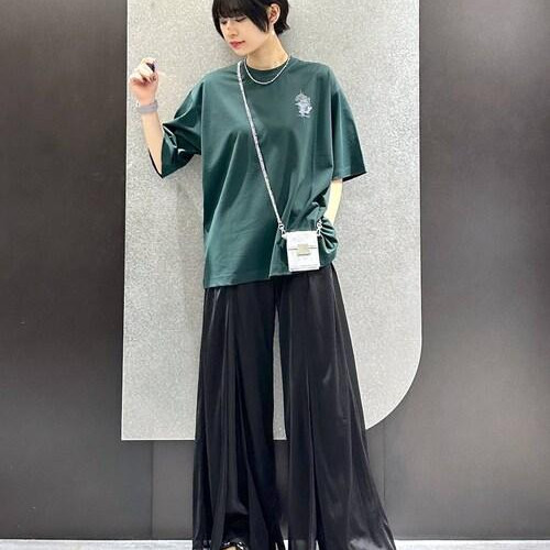 カラーTシャツは、フラワーモチ...