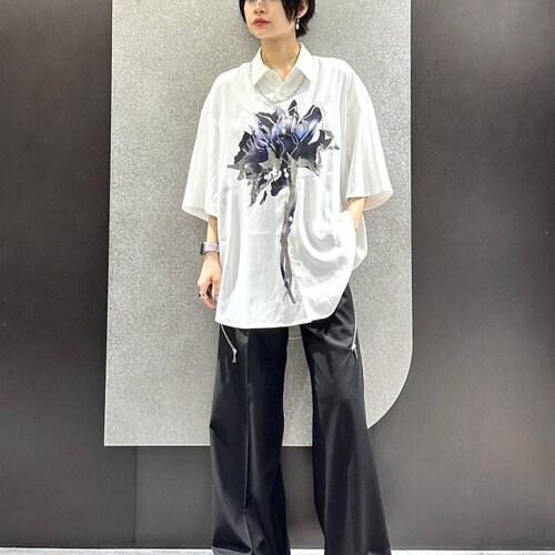 フラワーモチーフに箔プリントを...