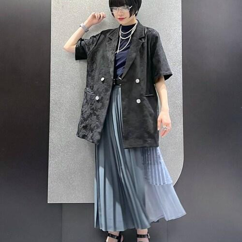 ジャケットはお尻がすっぽり隠れ...