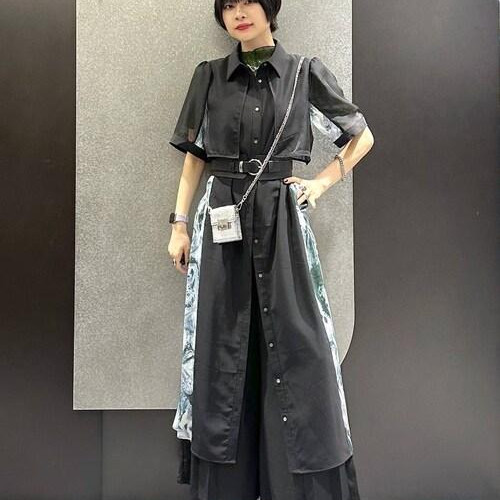 ワンピーススタイル差し色をグリ...