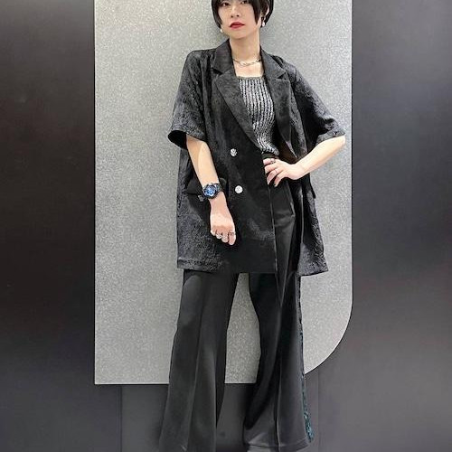 オールブラックスタイリングはニ...