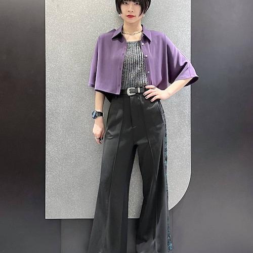 ショート丈シャツはカラーを入れ...