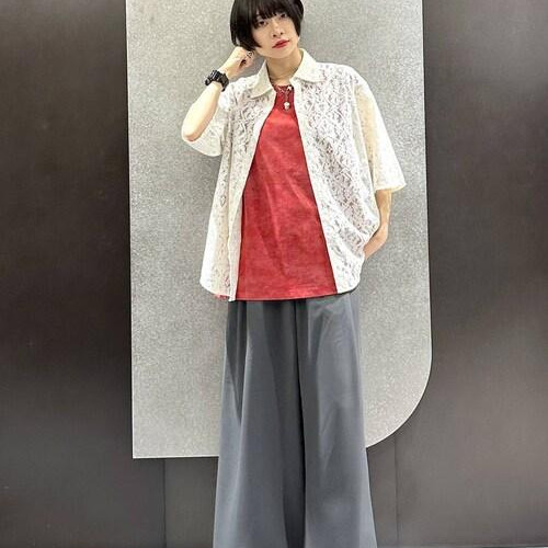 上品なシアーレースシャツにはポ...