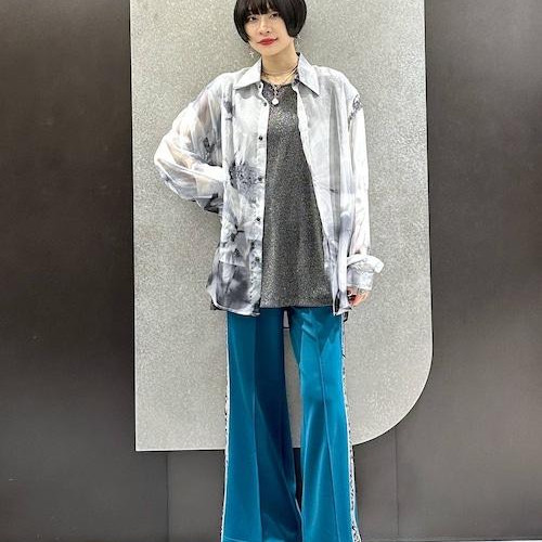 メンズのシアーシャツは程よい透...