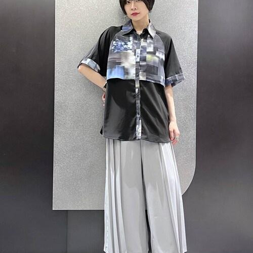 コラージュ柄が可愛いシャツ程よ...