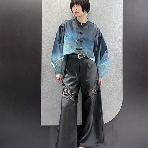 ショート丈のチャイナシャツトレ...