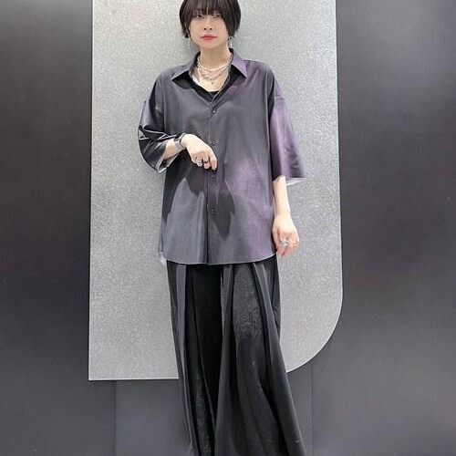 メンズのシャツはプリーツ素材で...