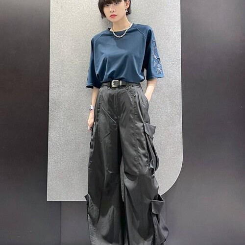 シンプルに使えるTシャツは、肩...