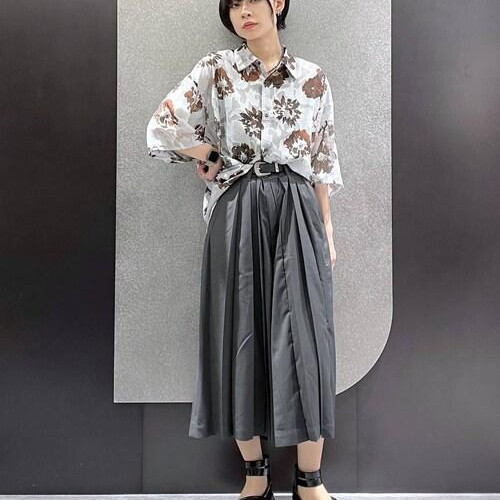 シアー柄シャツはサラッと着れる...