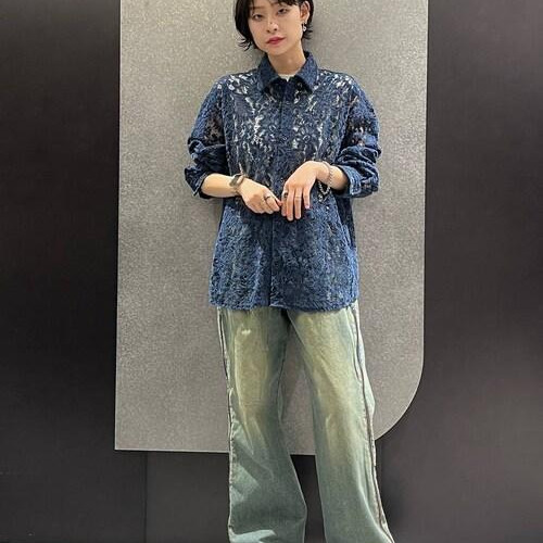 レース生地で花柄を施したデザイ...