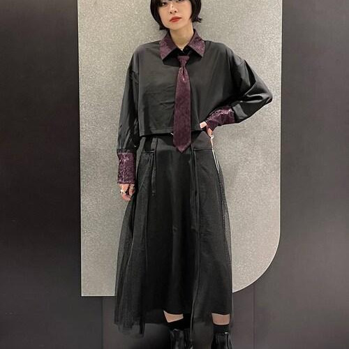 モードに使えるネクタイ付きシャ...