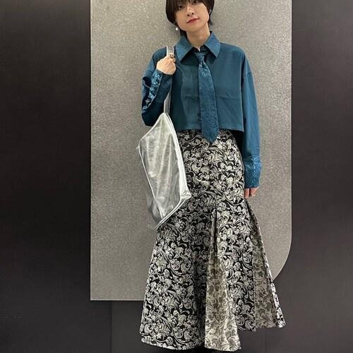 ネクタイ付きシャツは、ショート...