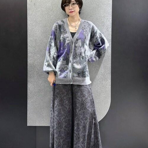 ワントーンカーディガンコーデ上...