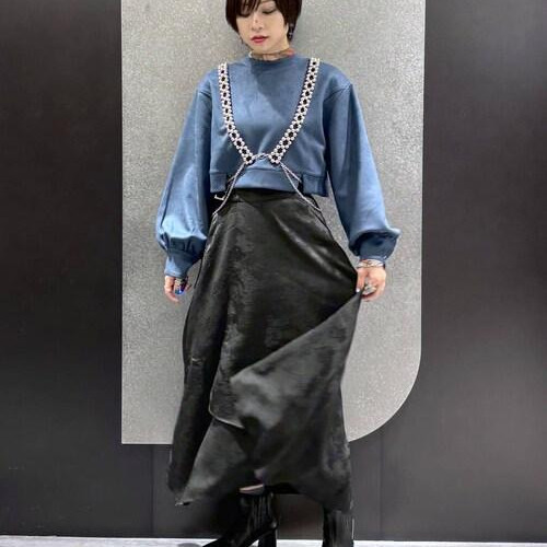 スウェットとスカートのモードミ...