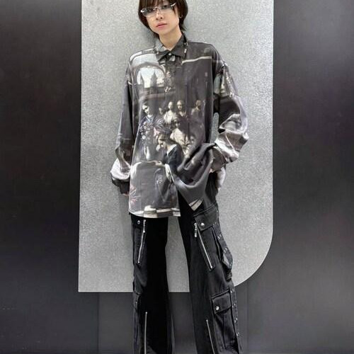 大胆に施されたプリントが目を惹...