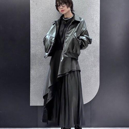 オールブラックコーデブルゾンメ...