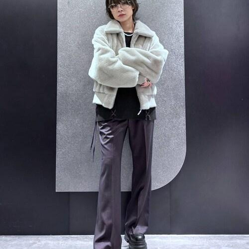 Wear a fluffy blouson lightly....