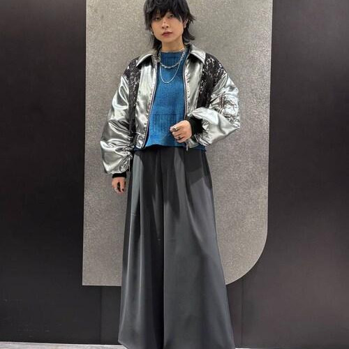 メタリックが目を引くブルゾン！...