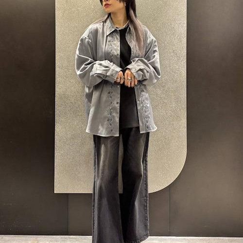 刺繍デザインがアクセントのシャ...