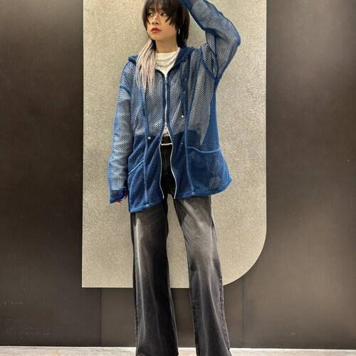 メッシュパーカーがアクセントの...