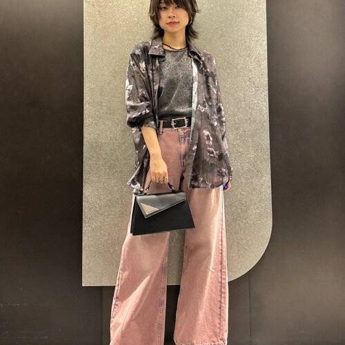 ピンクデニムを使った暖色スタイ...