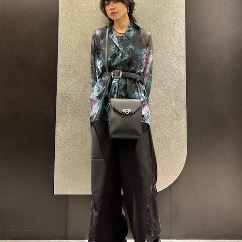 フラワーアートが目を惹くデザイ...