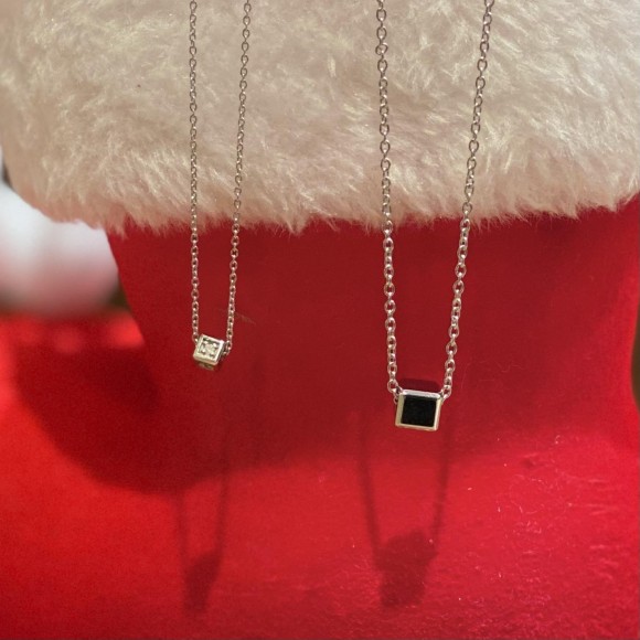 「ペアアクセサリー」スペシャルなネックレスがクリスマスにオススメ！