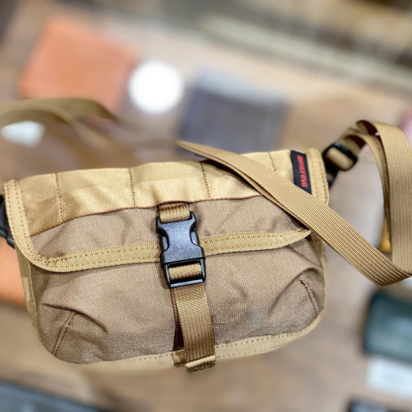 「BRIEFING」ミリタリー感満載ポーチがカッコいい！
