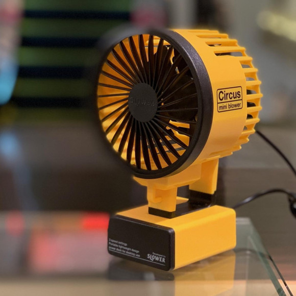 「涼」グッズ！ミニ扇風機！
