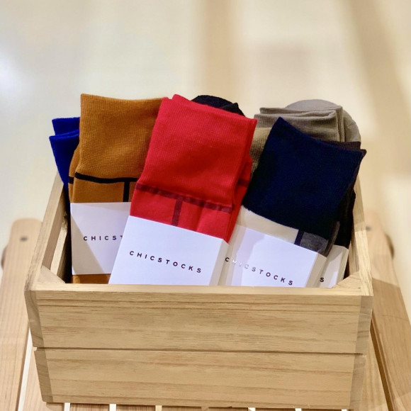 「CHlCSTOCKS」スタイリッシュな靴下