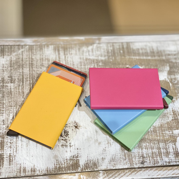 「SECRID」極薄カードケースがスマートでいいね！
