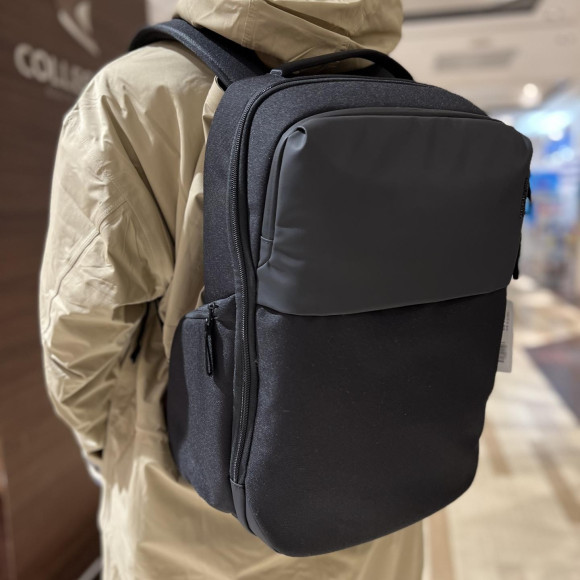 「incase」収納力抜群！通勤・通学にオススメです☆