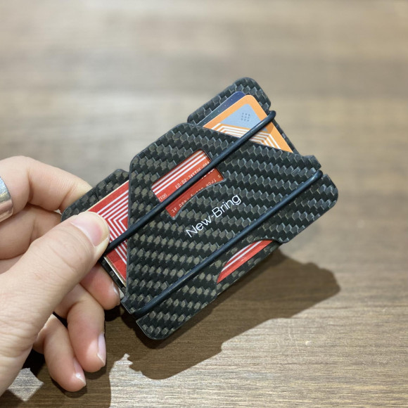 「newbring」カッコいい！メタル製カードホルダー！