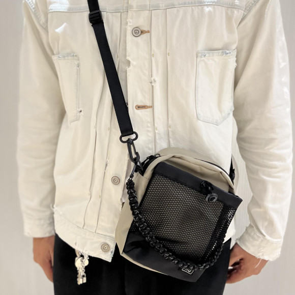 【KiU】気軽に使える、2wayショルダーバッグ！