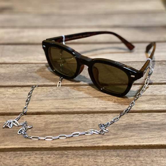 「ieLS」グラスチェーンでいつものファッションをアップグレード